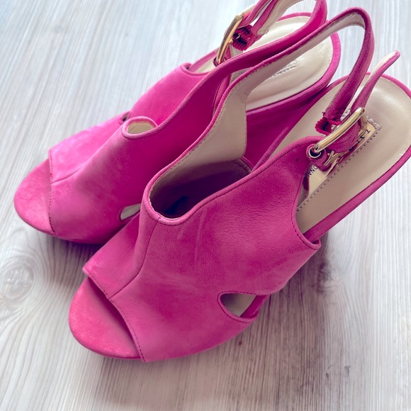Super cute hot pink suede wedge! Worn once. Size 6.           5"heel 1"platform - Picture 1 of 5